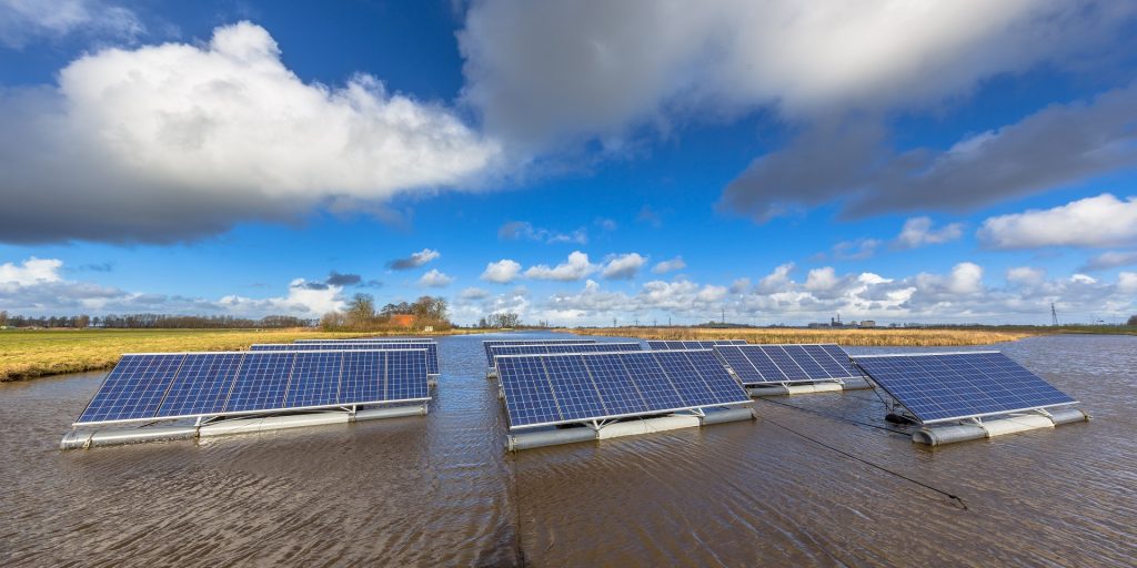 floating-solar-units-on-water-panorama-PALDDE2-1024x512